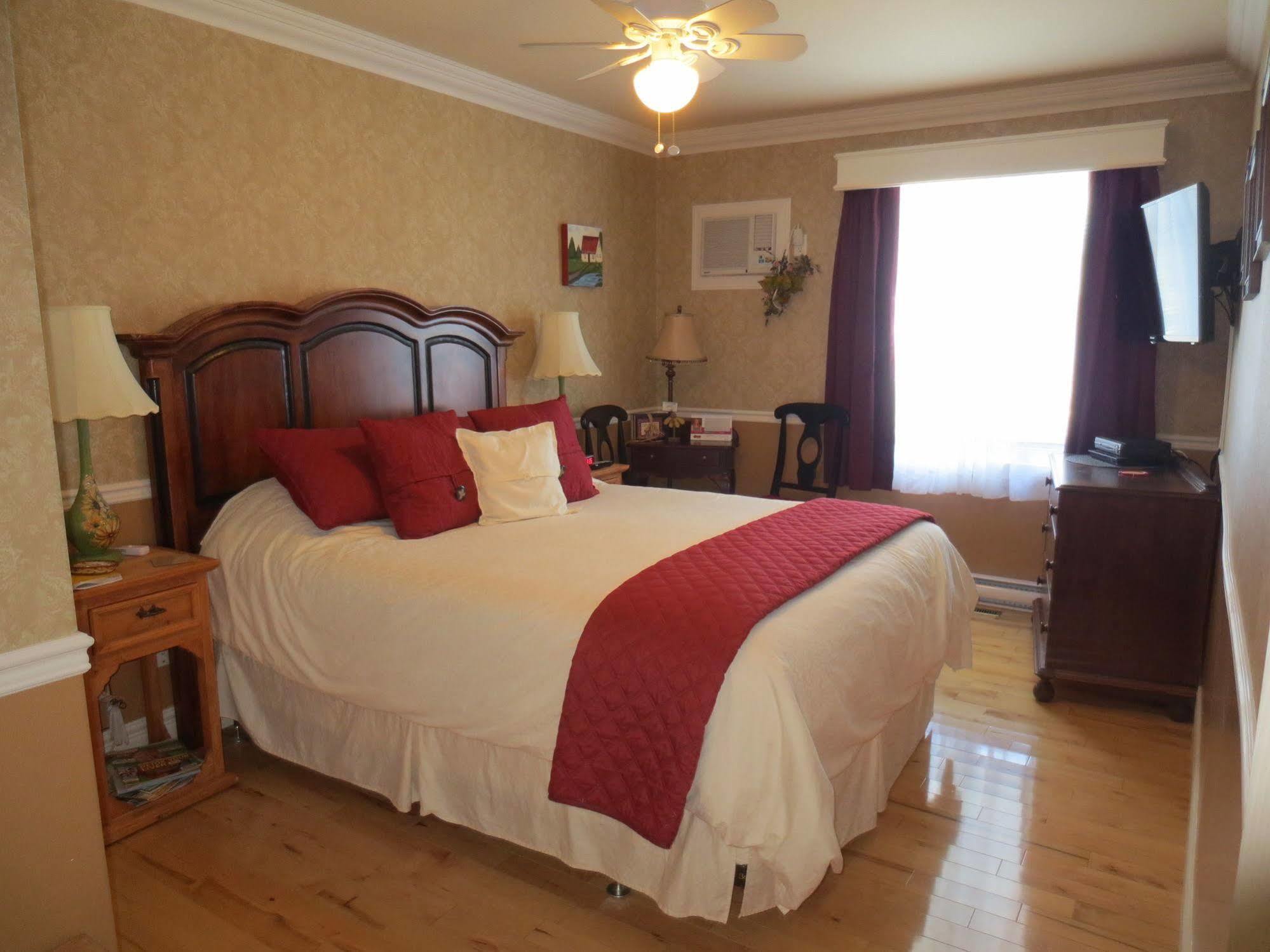 Au Nidaigle Bed & Breakfast Saint-Basile Exterior photo